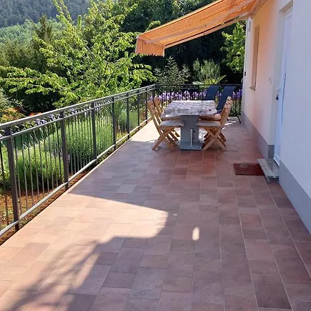 Sara Apartman *