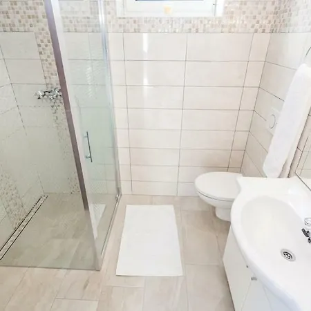 Sara Apartman Lovran